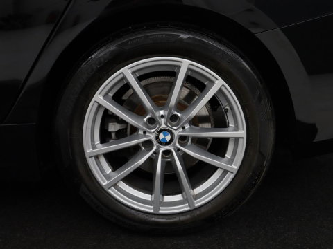 BMW 3 Serie Touring 318i Business Edition Plus | Leder | Stoelverwarming | Carplay | Virtueel dashboard | Cruise control | Climate control | Park assist | Full LED |
