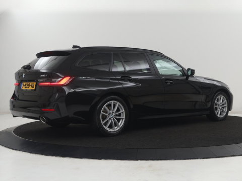 BMW 3 Serie Touring 318i Business Edition Plus | Leder | Stoelverwarming | Carplay | Virtueel dashboard | Cruise control | Climate control | Park assist | Full LED |
