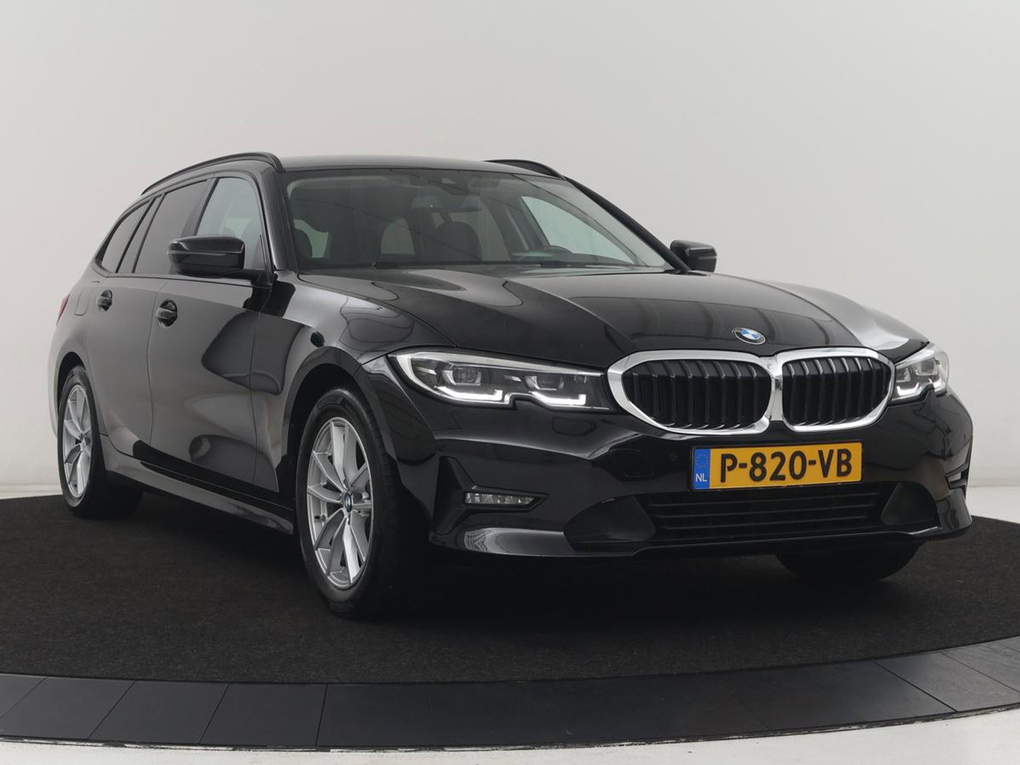 BMW 3 Serie Touring 318i Business Edition Plus | Leder | Stoelverwarming | Carplay | Virtueel dashboard | Cruise control | Climate control | Park assist | Full LED |