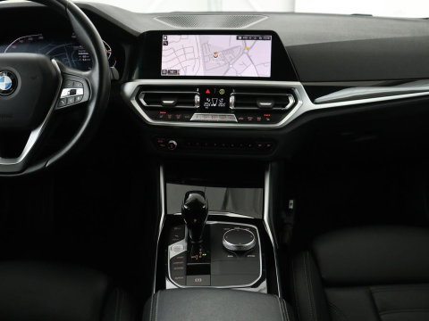 BMW 3 Serie Touring 318i Business Edition Plus | Leder | Stoelverwarming | Carplay | Virtueel dashboard | Cruise control | Climate control | Park assist | Full LED |