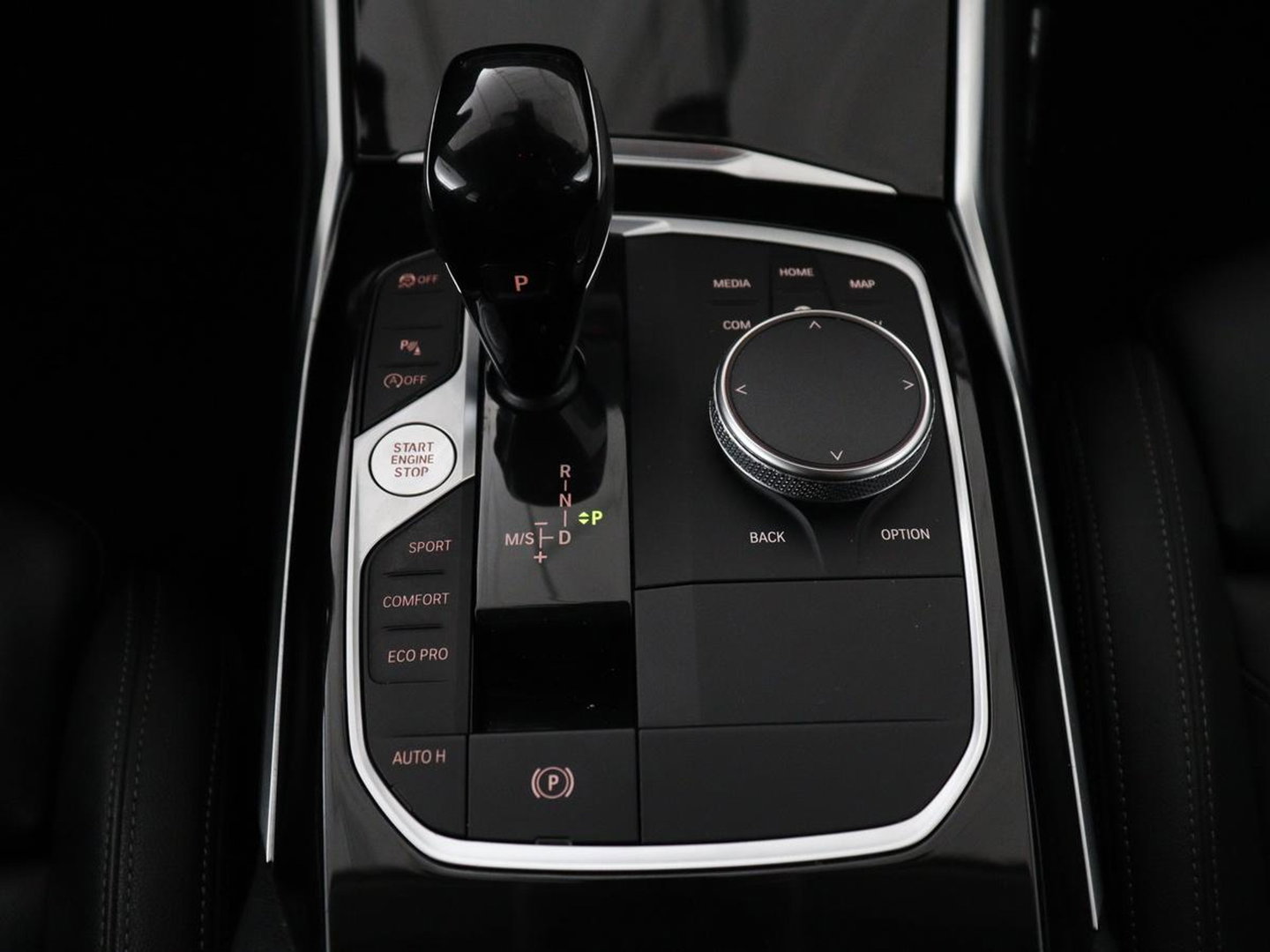 BMW 3 Serie Touring 318i Business Edition Plus | Leder | Stoelverwarming | Carplay | Virtueel dashboard | Cruise control | Climate control | Park assist | Full LED |