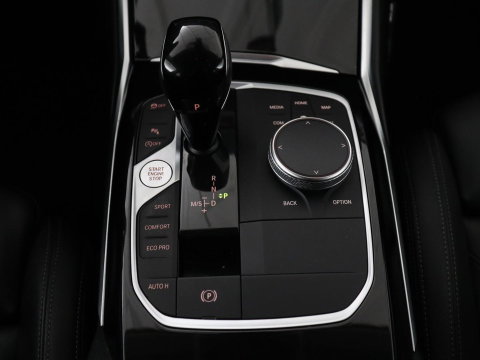 BMW 3 Serie Touring 318i Business Edition Plus | Leder | Stoelverwarming | Carplay | Virtueel dashboard | Cruise control | Climate control | Park assist | Full LED |
