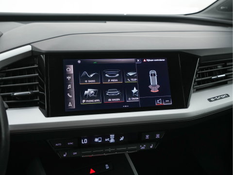 Audi Q4 e-tron 40 Launch edition 77 kWh [3-Fase-11kW] {SoH-94%} (INCL.BTW) *ADAPTIVE-CRUISE | SONOS-SOUND | HEATED-COMFORTSEATS | DIGI-COCKPIT | DAB+ | PRIVACY-GLASS | ECC | PDC | 20''ALU*