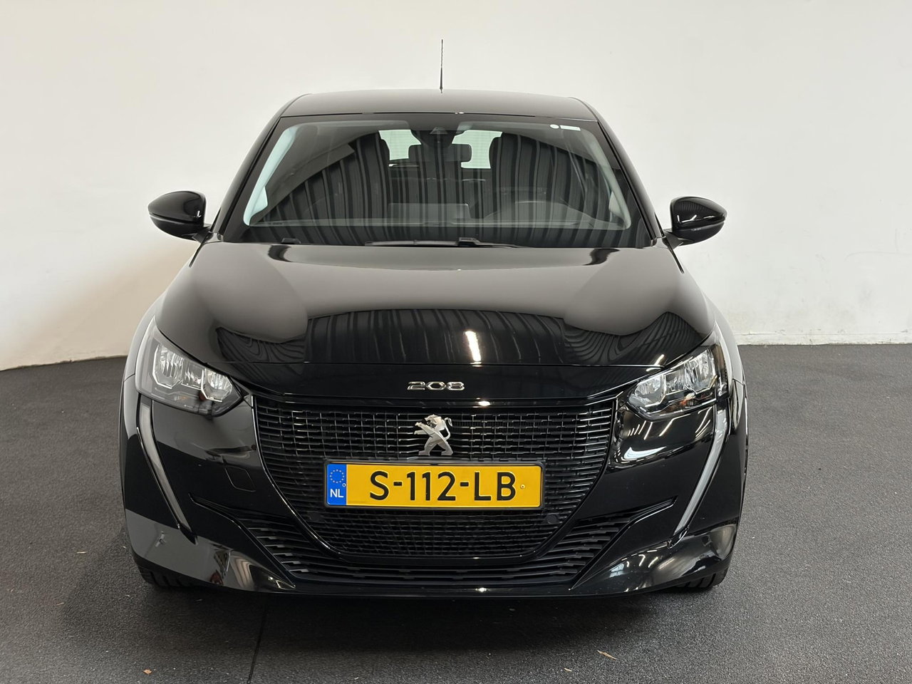 Peugeot e-208
