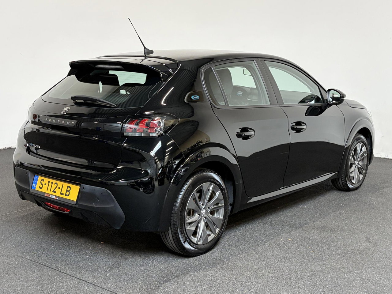 Peugeot e-208