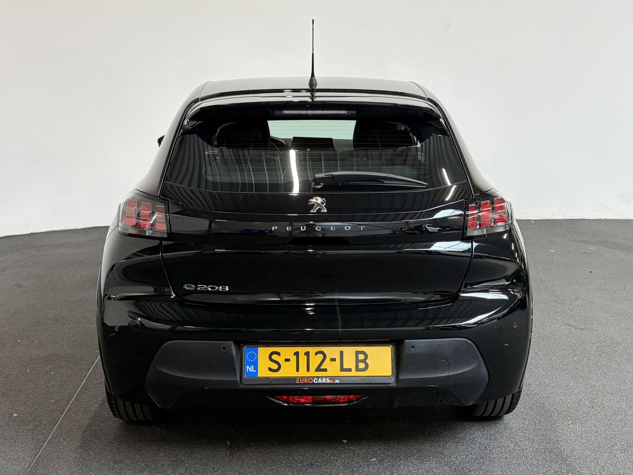 Peugeot e-208