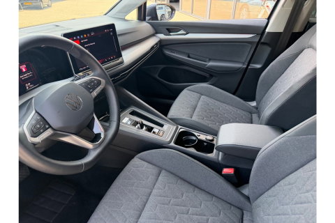 Volkswagen Golf 1.5 ETSI LIFE BNS.150PK AUTOMAAT LMV NAVI CARPAY WINTERPACK