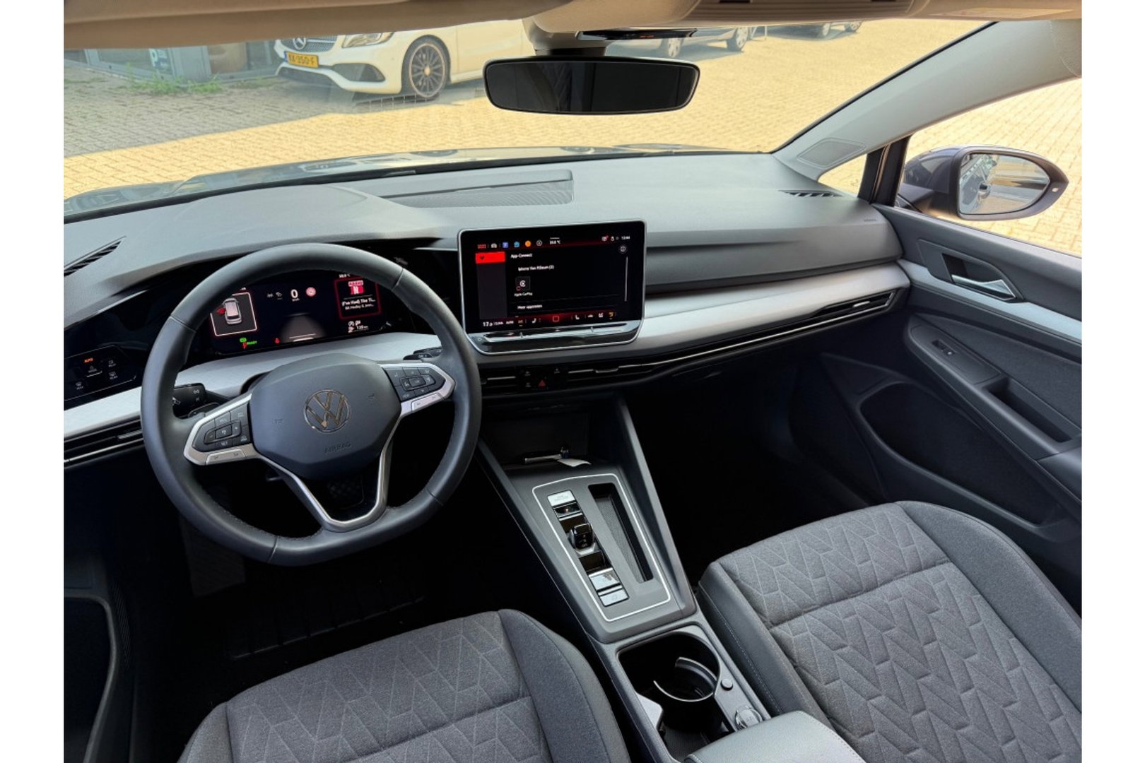 Volkswagen Golf 1.5 ETSI LIFE BNS.150PK AUTOMAAT LMV NAVI CARPAY WINTERPACK