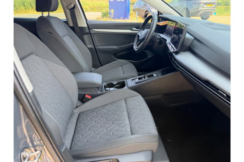 Volkswagen Golf 1.5 ETSI LIFE BNS.150PK AUTOMAAT LMV NAVI CARPAY WINTERPACK