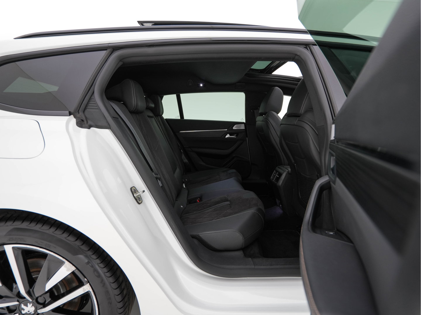 Peugeot 508 SW 1.6 HYbrid GT-Line Pack Business (Plug-in) {SoH-100%} (INCL-BTW) Aut. *PANO | LEATHER-MICROFIBRE | FOCAL®-AUDIO | FULL-LED | CRUISE-ADAPT. | BLINDSPOT | DAB | DIGI-COCKPIT | HEATED-SPORTSEATS | CAMERA | NAVI | SHIFTPADDLES | PRIVACY-GLASS | ...