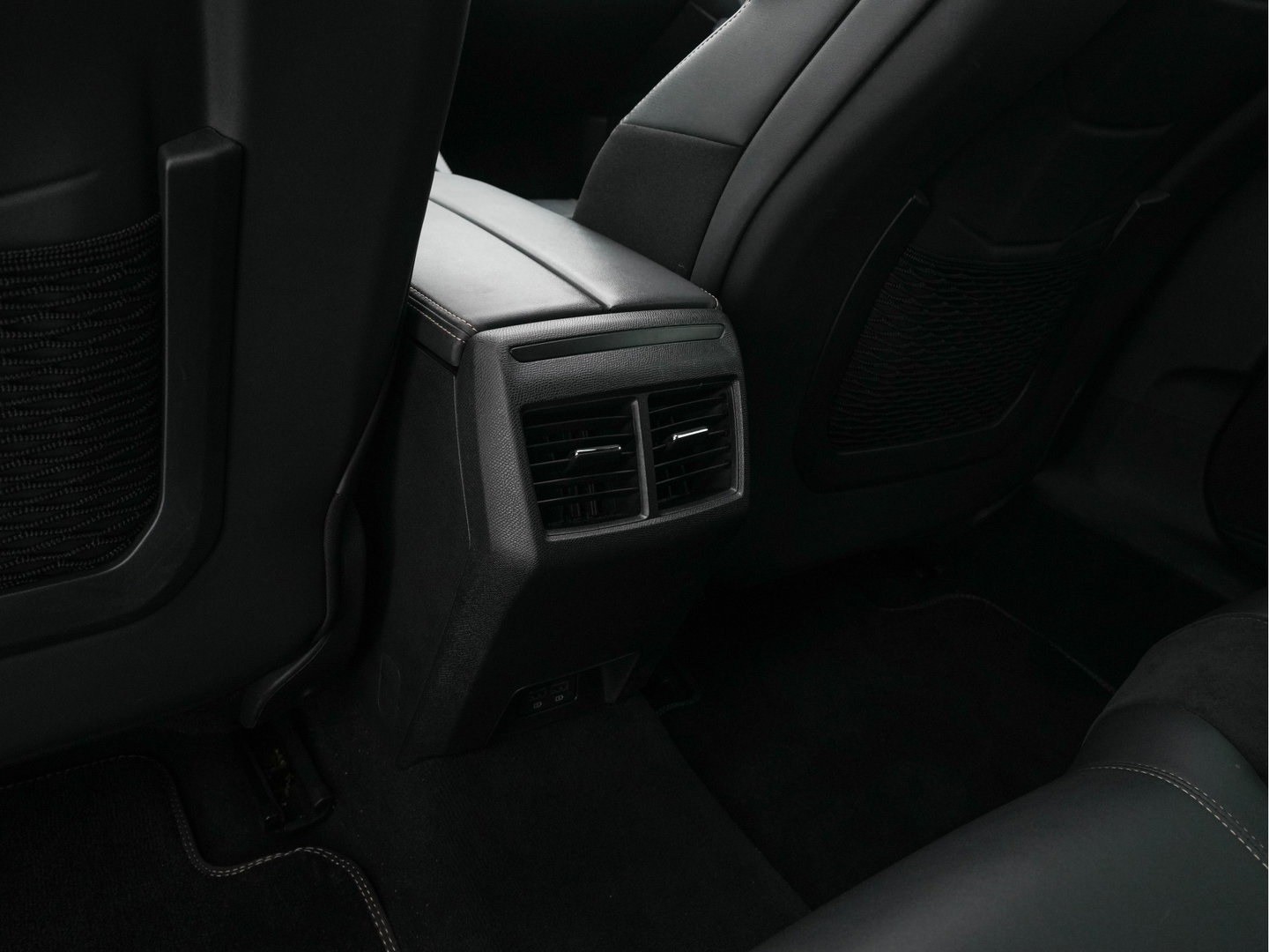 Peugeot 508 SW 1.6 HYbrid GT-Line Pack Business (Plug-in) {SoH-100%} (INCL-BTW) Aut. *PANO | LEATHER-MICROFIBRE | FOCAL®-AUDIO | FULL-LED | CRUISE-ADAPT. | BLINDSPOT | DAB | DIGI-COCKPIT | HEATED-SPORTSEATS | CAMERA | NAVI | SHIFTPADDLES | PRIVACY-GLASS | ...
