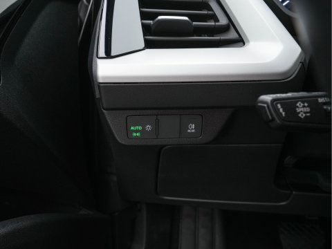 Audi Q4 e-tron 40 Launch edition 77 kWh [3-Fase-11kW] {SoH-94%} (INCL.BTW) *ADAPTIVE-CRUISE | SONOS-SOUND | HEATED-COMFORTSEATS | DIGI-COCKPIT | DAB+ | PRIVACY-GLASS | ECC | PDC | 20''ALU*