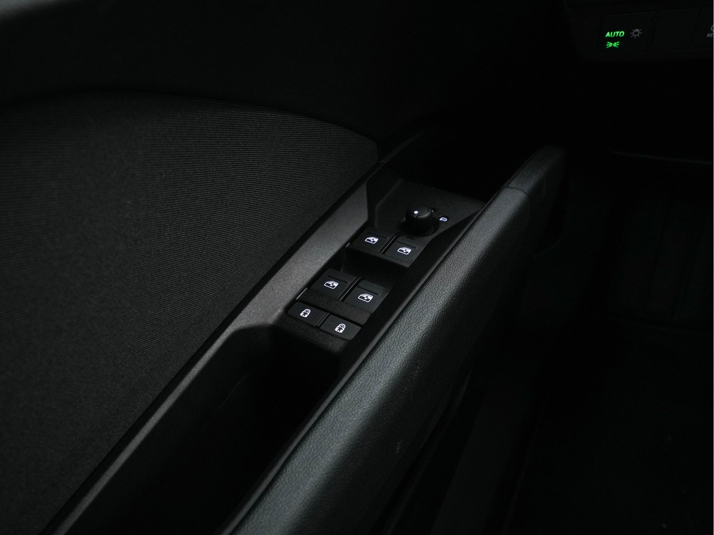 Audi Q4 e-tron 40 Launch edition 77 kWh [3-Fase-11kW] {SoH-94%} (INCL.BTW) *ADAPTIVE-CRUISE | SONOS-SOUND | HEATED-COMFORTSEATS | DIGI-COCKPIT | DAB+ | PRIVACY-GLASS | ECC | PDC | 20''ALU*