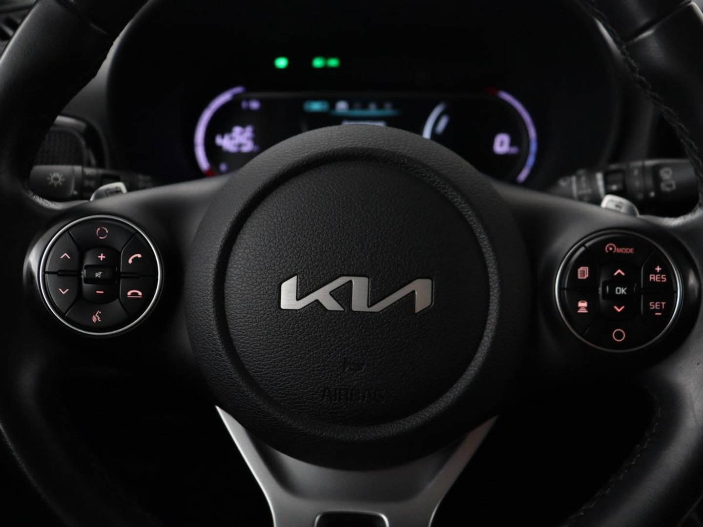 Kia e-Soul DynamicLine 64 kWh | SOH 97,5% | Cruise control | Carplay | Park assist | Camera | Climate control | Virtueel dashboard | plug-in