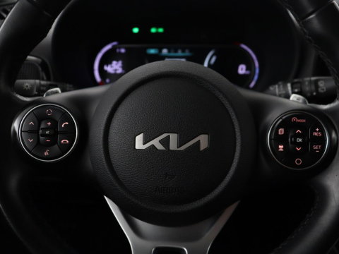 Kia e-Soul DynamicLine 64 kWh | SOH 97,5% | Cruise control | Carplay | Park assist | Camera | Climate control | Virtueel dashboard | plug-in