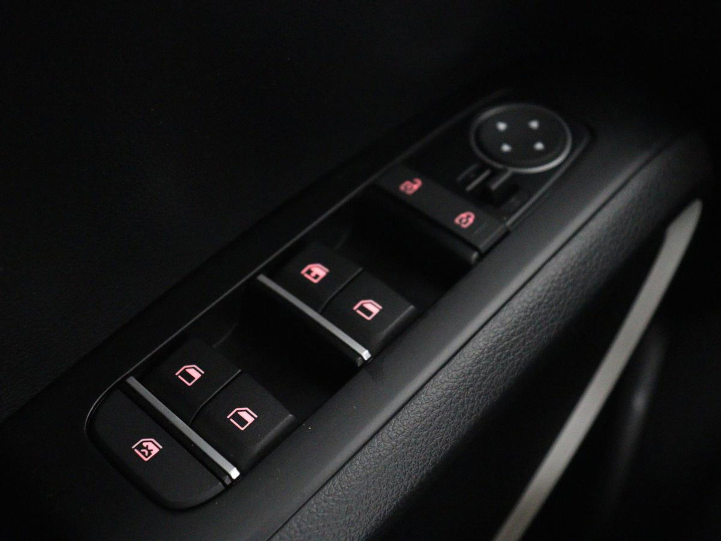 Kia e-Soul DynamicLine 64 kWh | SOH 97,5% | Cruise control | Carplay | Park assist | Camera | Climate control | Virtueel dashboard | plug-in