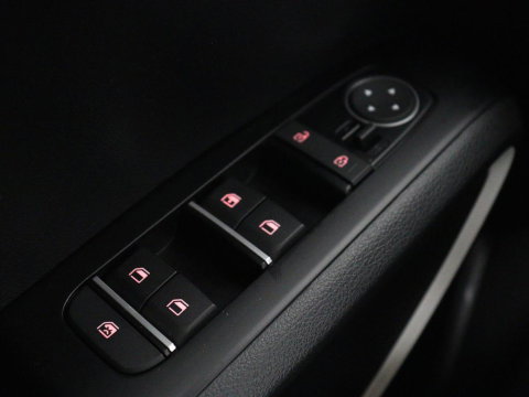Kia e-Soul DynamicLine 64 kWh | SOH 97,5% | Cruise control | Carplay | Park assist | Camera | Climate control | Virtueel dashboard | plug-in