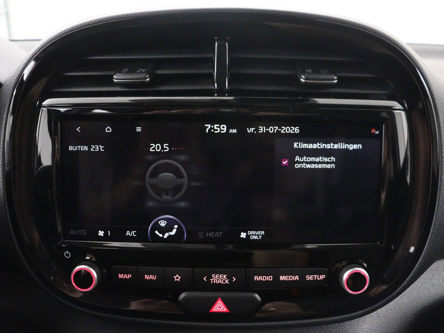 Kia e-Soul DynamicLine 64 kWh | SOH 97,5% | Cruise control | Carplay | Park assist | Camera | Climate control | Virtueel dashboard | plug-in