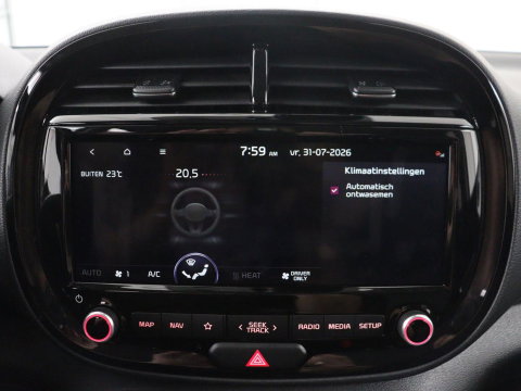 Kia e-Soul DynamicLine 64 kWh | SOH 97,5% | Cruise control | Carplay | Park assist | Camera | Climate control | Virtueel dashboard | plug-in