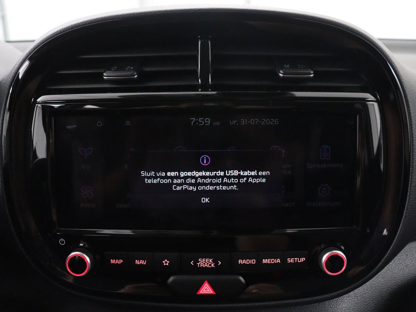 Kia e-Soul DynamicLine 64 kWh | SOH 97,5% | Cruise control | Carplay | Park assist | Camera | Climate control | Virtueel dashboard | plug-in
