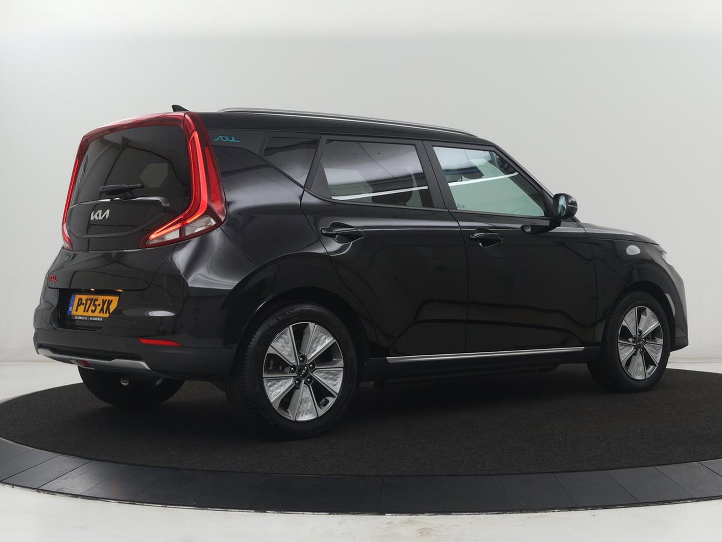 Kia e-Soul DynamicLine 64 kWh | SOH 97,5% | Cruise control | Carplay | Park assist | Camera | Climate control | Virtueel dashboard | plug-in