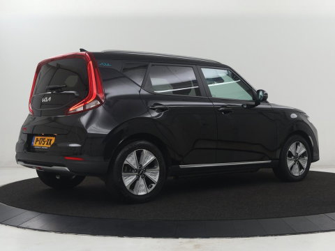 Kia e-Soul DynamicLine 64 kWh | SOH 97,5% | Cruise control | Carplay | Park assist | Camera | Climate control | Virtueel dashboard | plug-in