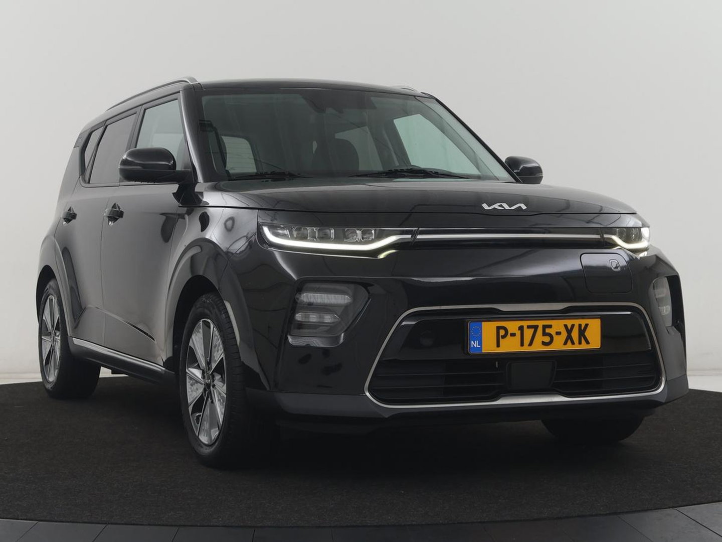 Kia e-Soul DynamicLine 64 kWh | SOH 97,5% | Cruise control | Carplay | Park assist | Camera | Climate control | Virtueel dashboard | plug-in