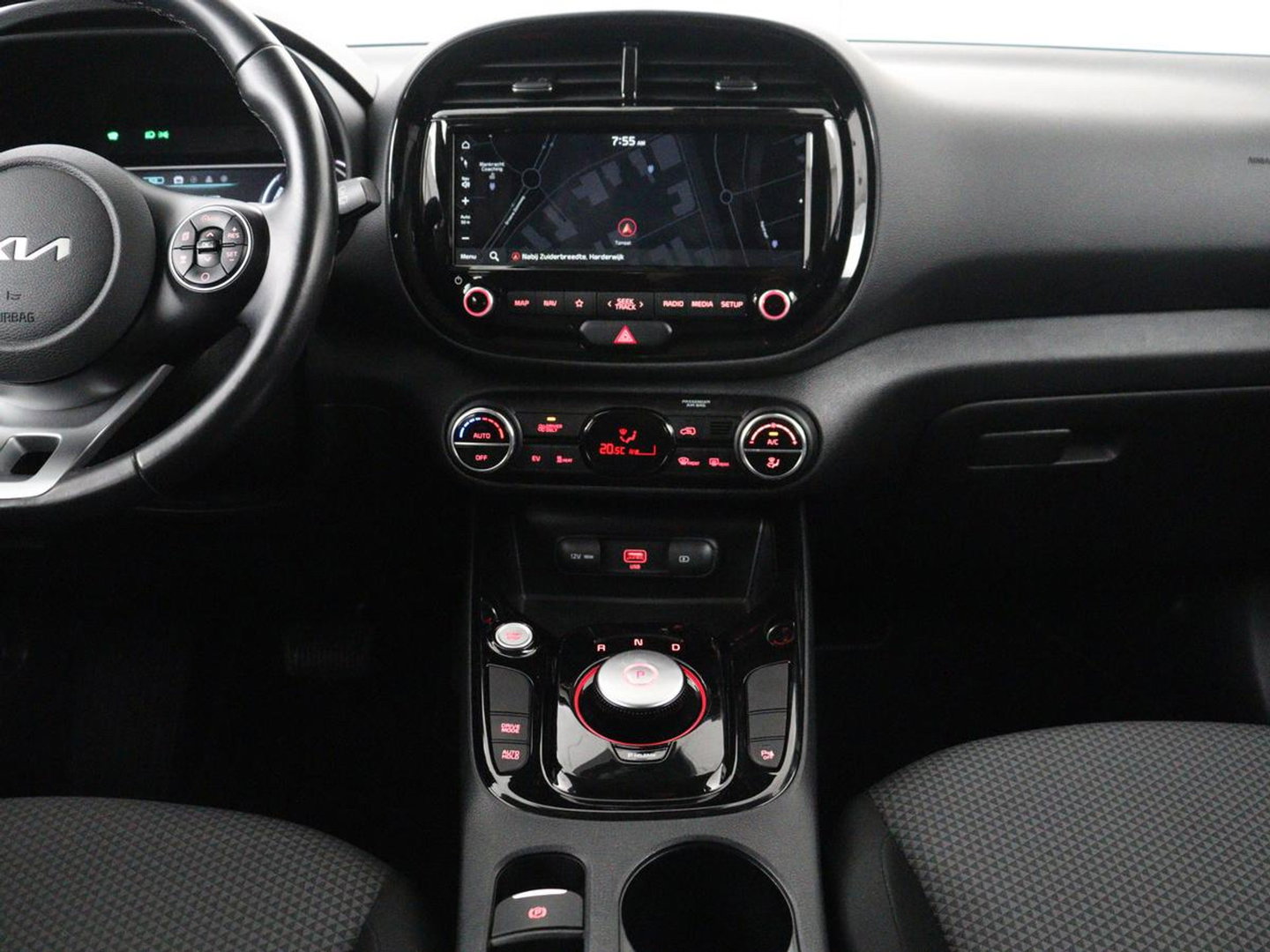 Kia e-Soul DynamicLine 64 kWh | SOH 97,5% | Cruise control | Carplay | Park assist | Camera | Climate control | Virtueel dashboard | plug-in