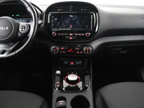 Kia e-Soul DynamicLine 64 kWh | SOH 97,5% | Cruise control | Carplay | Park assist | Camera | Climate control | Virtueel dashboard | plug-in