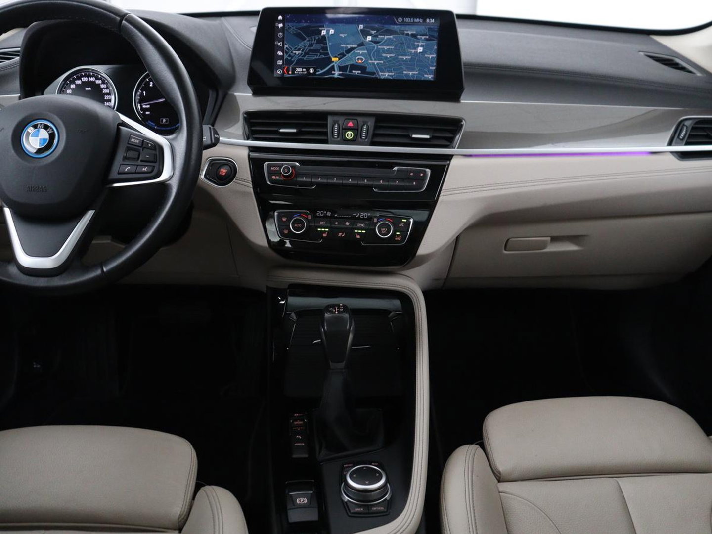 BMW X1 xDrive25e Business Edition Plus | SOH 91,4% | Panoramadak | Leder | Stoelverwarming | Sfeerverlichting | Cruise control | Navigatie | Park assist | PHEV