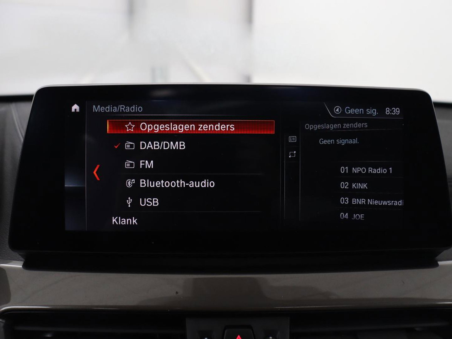 BMW X1 xDrive25e Business Edition Plus | SOH 91,4% | Panoramadak | Leder | Stoelverwarming | Sfeerverlichting | Cruise control | Navigatie | Park assist | PHEV