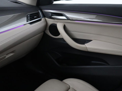 BMW X1 xDrive25e Business Edition Plus | SOH 91,4% | Panoramadak | Leder | Stoelverwarming | Sfeerverlichting | Cruise control | Navigatie | Park assist | PHEV