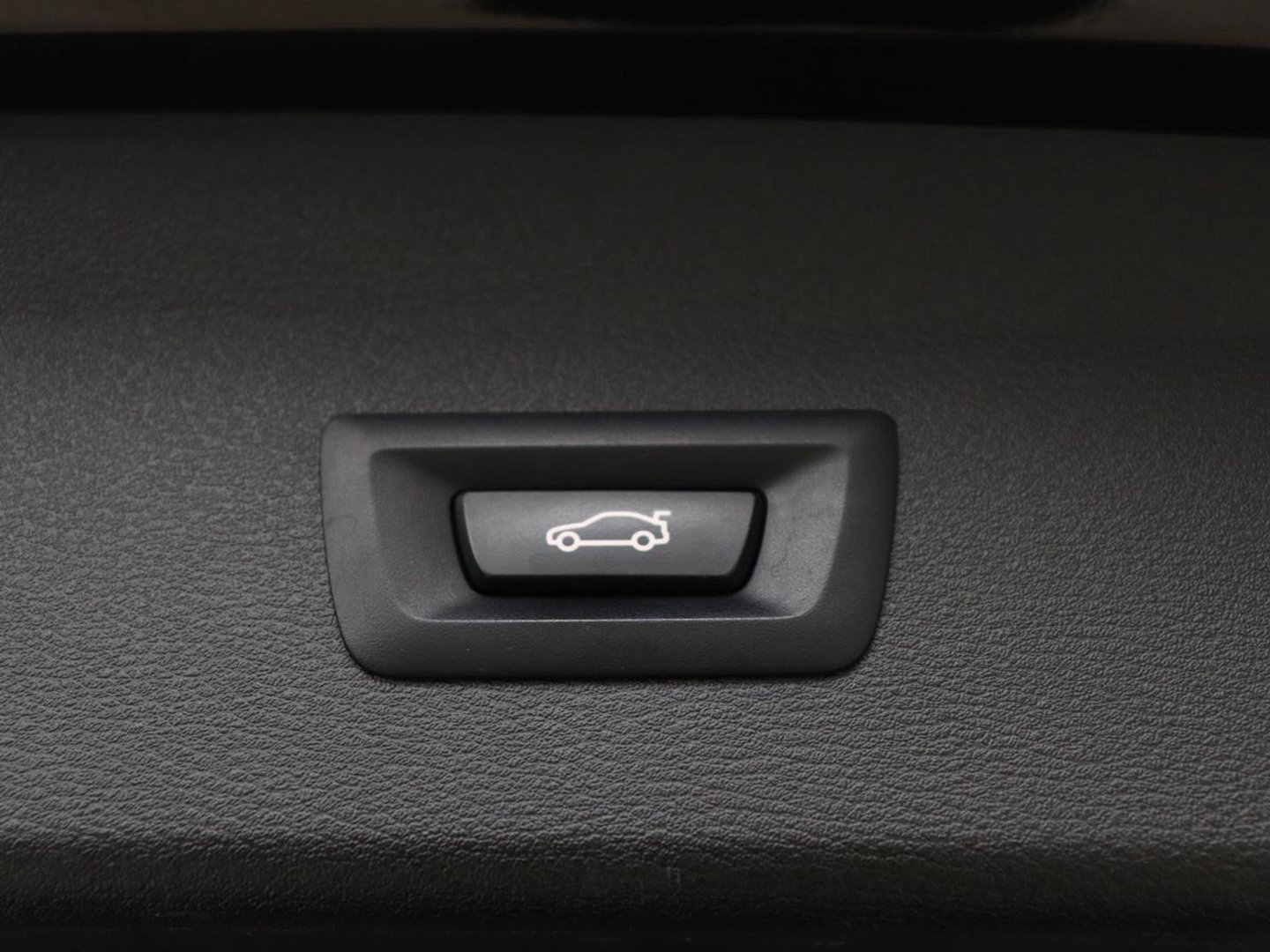 BMW X1 xDrive25e Business Edition Plus | SOH 91,4% | Panoramadak | Leder | Stoelverwarming | Sfeerverlichting | Cruise control | Navigatie | Park assist | PHEV