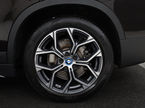 BMW X1 xDrive25e Business Edition Plus | SOH 91,4% | Panoramadak | Leder | Stoelverwarming | Sfeerverlichting | Cruise control | Navigatie | Park assist | PHEV
