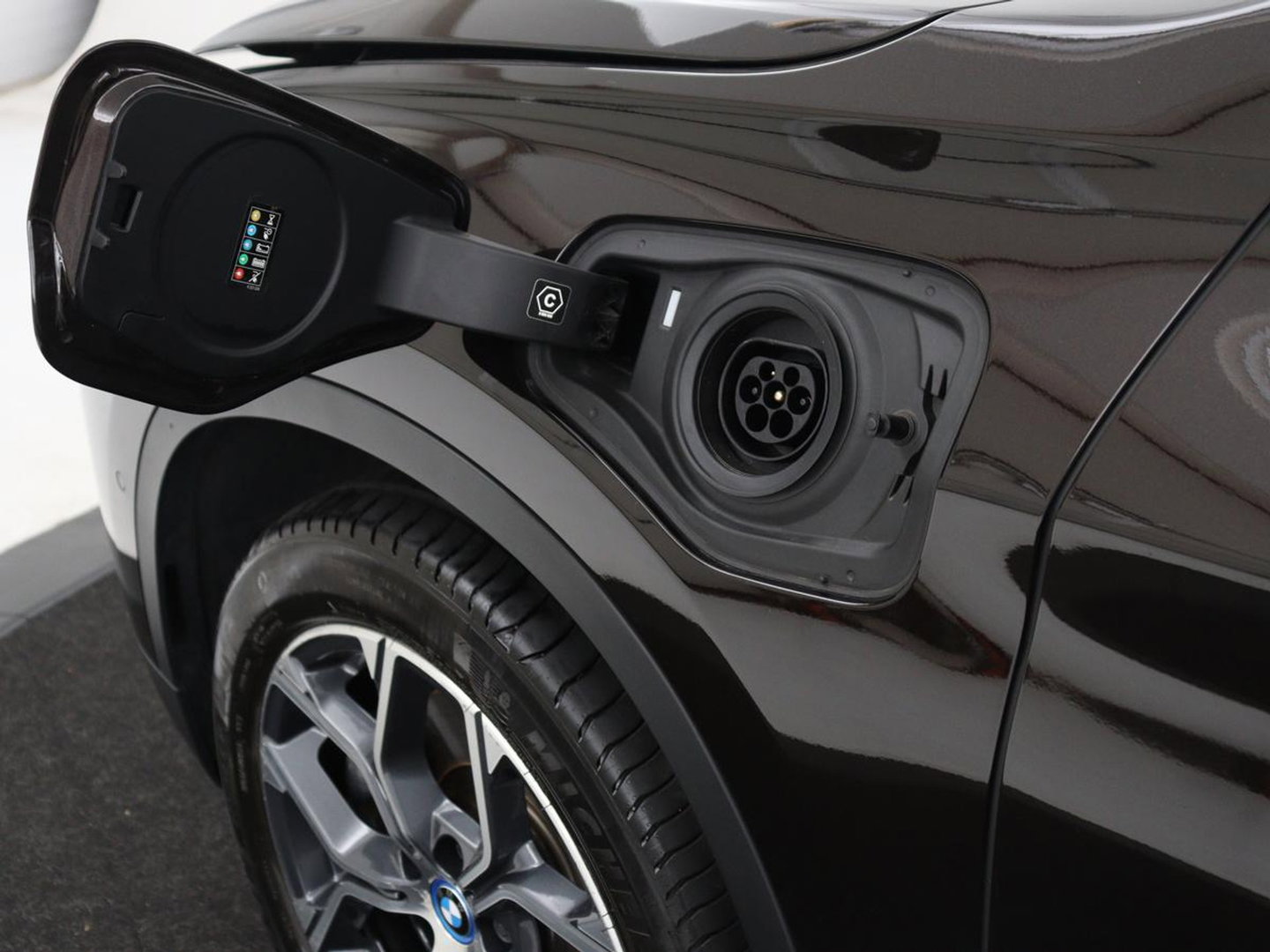 BMW X1 xDrive25e Business Edition Plus | SOH 91,4% | Panoramadak | Leder | Stoelverwarming | Sfeerverlichting | Cruise control | Navigatie | Park assist | PHEV