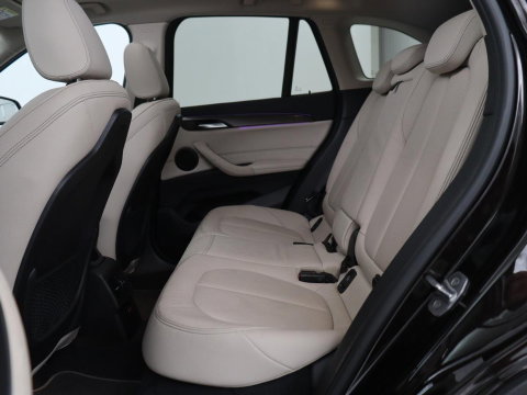 BMW X1 xDrive25e Business Edition Plus | SOH 91,4% | Panoramadak | Leder | Stoelverwarming | Sfeerverlichting | Cruise control | Navigatie | Park assist | PHEV