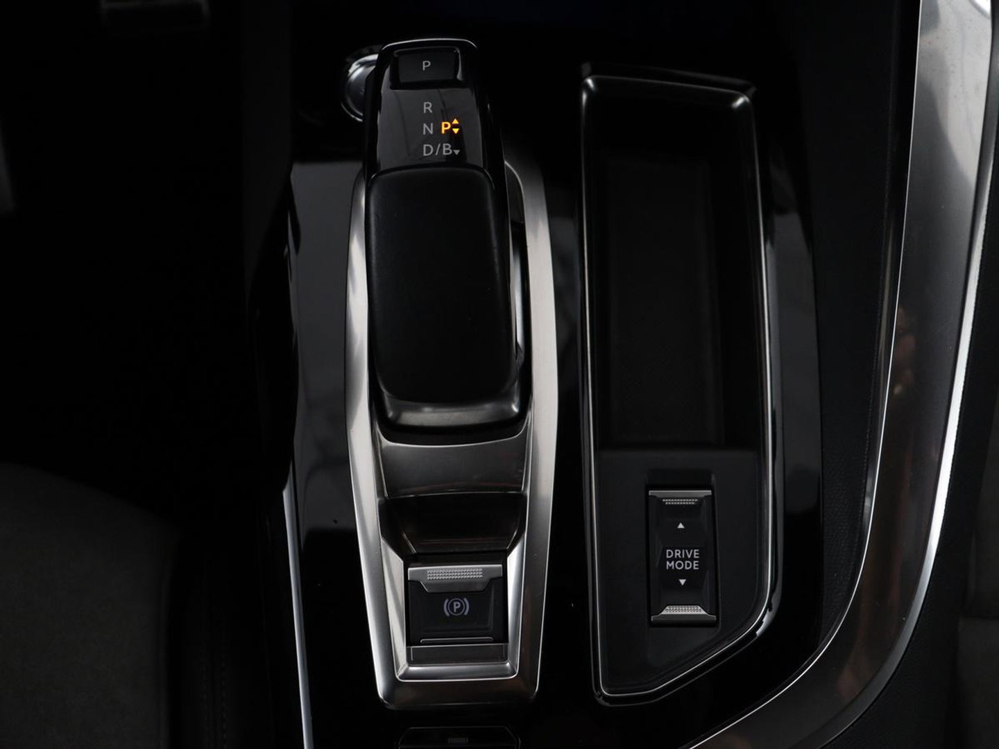 Peugeot 3008 1.6 HYbrid4 300 Première Pack | SOH 93,8% | Panoramadak | Leder/alacantara | Memory | Stoelverwarming | Carplay | 360 camera | Trekhaak | PHEV