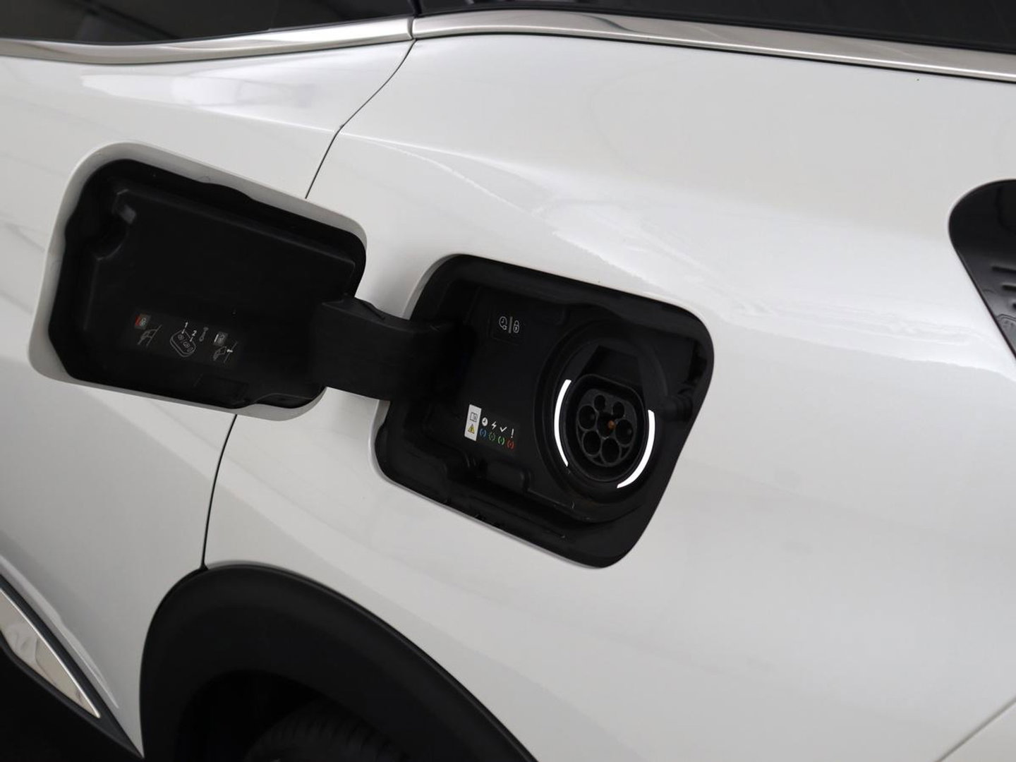 Peugeot 3008 1.6 HYbrid4 300 Première Pack | SOH 93,8% | Panoramadak | Leder/alacantara | Memory | Stoelverwarming | Carplay | 360 camera | Trekhaak | PHEV