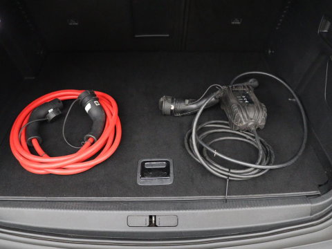 Peugeot 3008 1.6 HYbrid4 300 Première Pack | SOH 93,8% | Panoramadak | Leder/alacantara | Memory | Stoelverwarming | Carplay | 360 camera | Trekhaak | PHEV