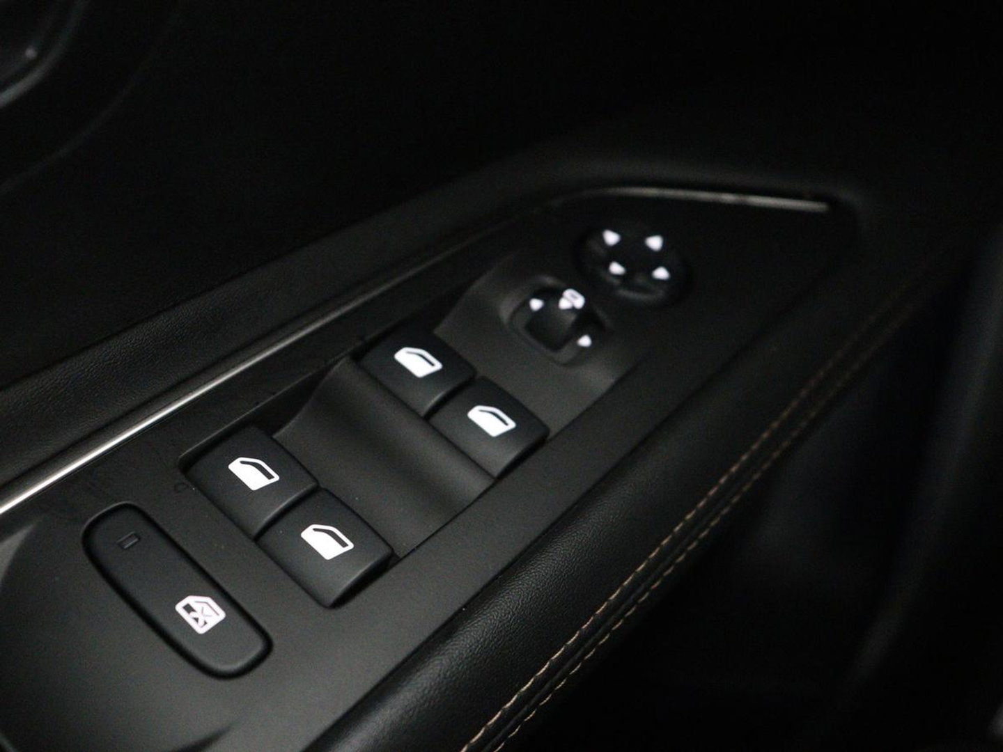 Peugeot 3008 1.6 HYbrid4 300 Première Pack | SOH 93,8% | Panoramadak | Leder/alacantara | Memory | Stoelverwarming | Carplay | 360 camera | Trekhaak | PHEV