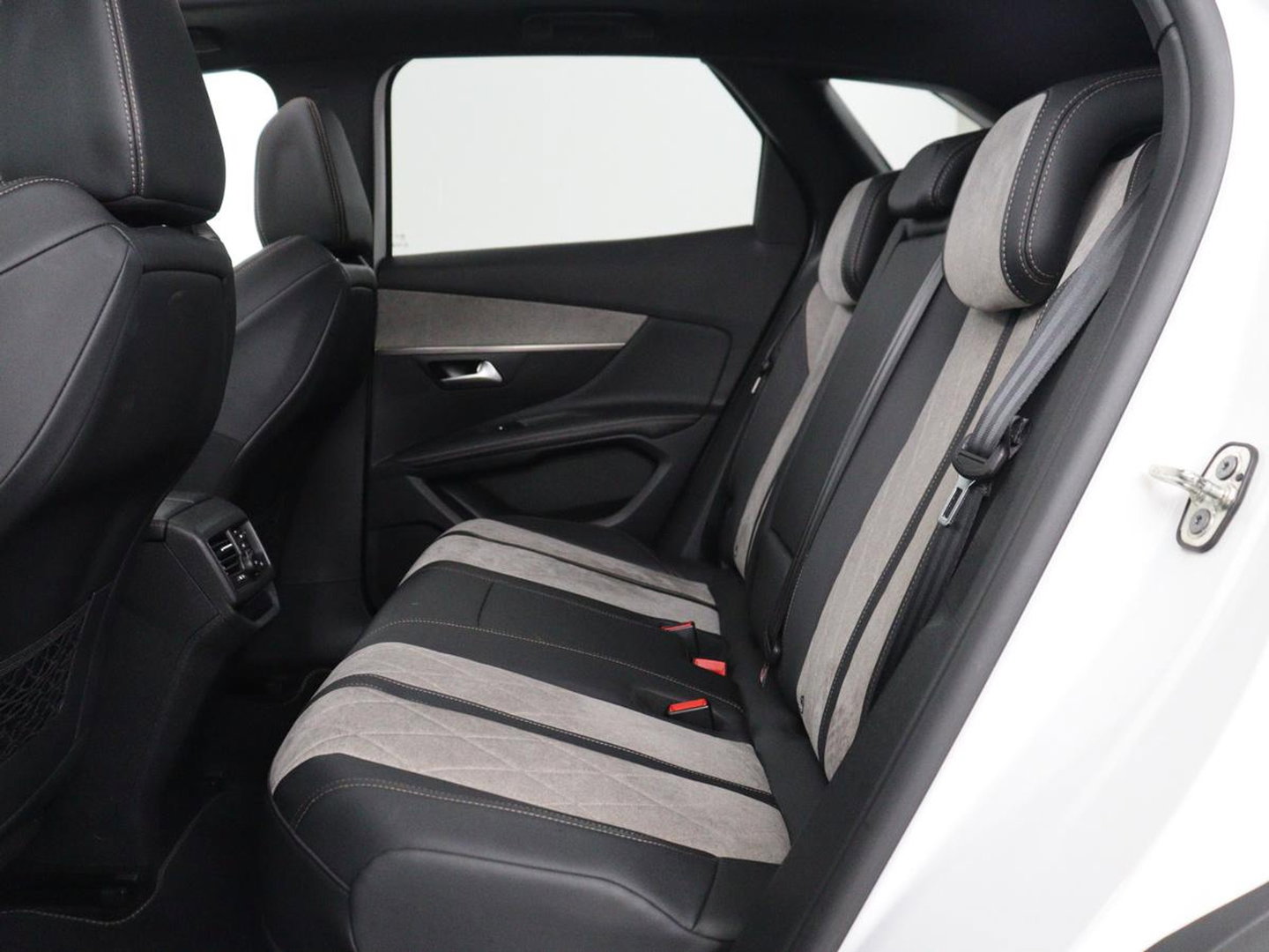 Peugeot 3008 1.6 HYbrid4 300 Première Pack | SOH 93,8% | Panoramadak | Leder/alacantara | Memory | Stoelverwarming | Carplay | 360 camera | Trekhaak | PHEV
