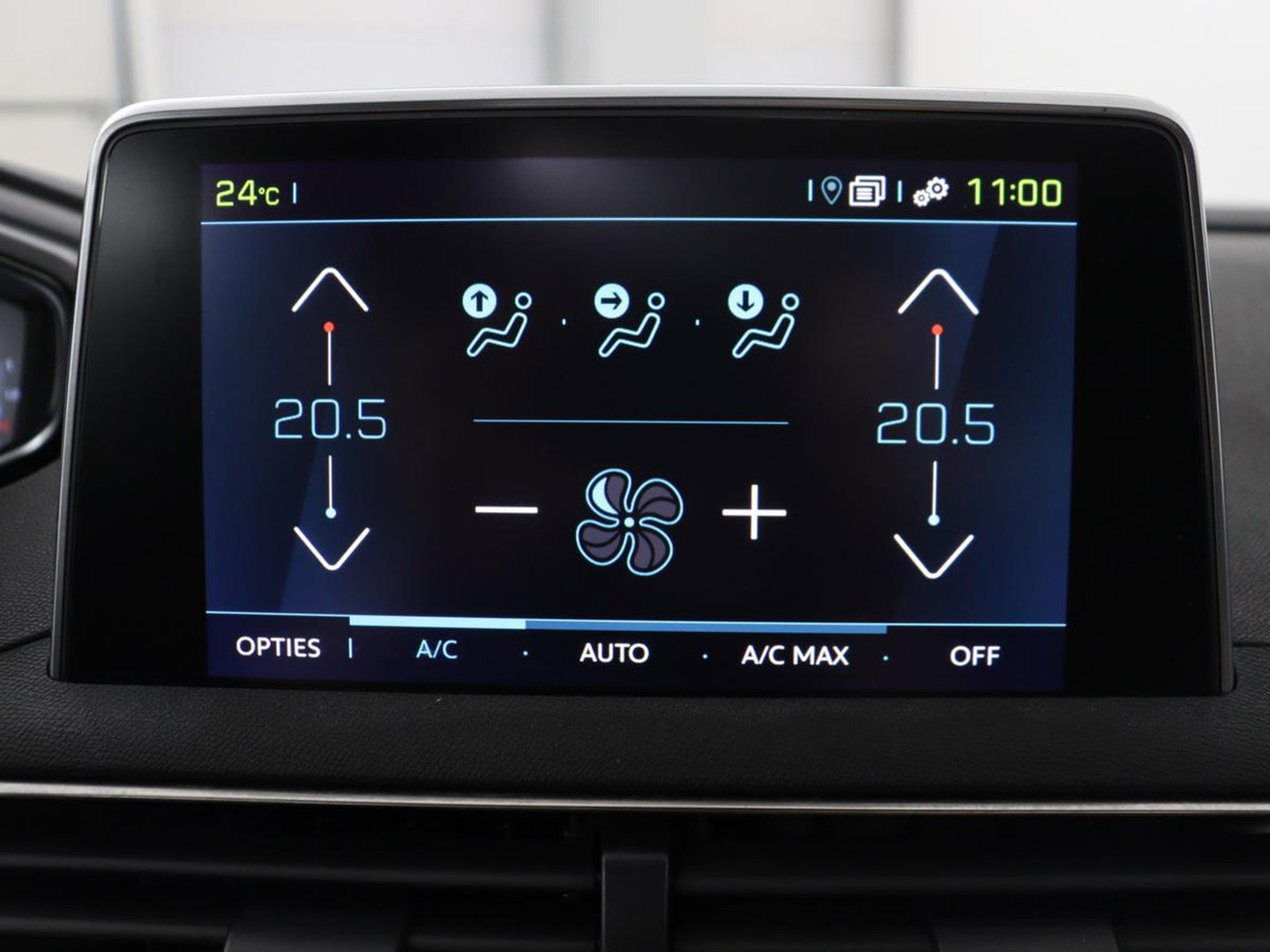 Peugeot 3008 1.6 HYbrid4 300 Première Pack | SOH 93,8% | Panoramadak | Leder/alacantara | Memory | Stoelverwarming | Carplay | 360 camera | Trekhaak | PHEV