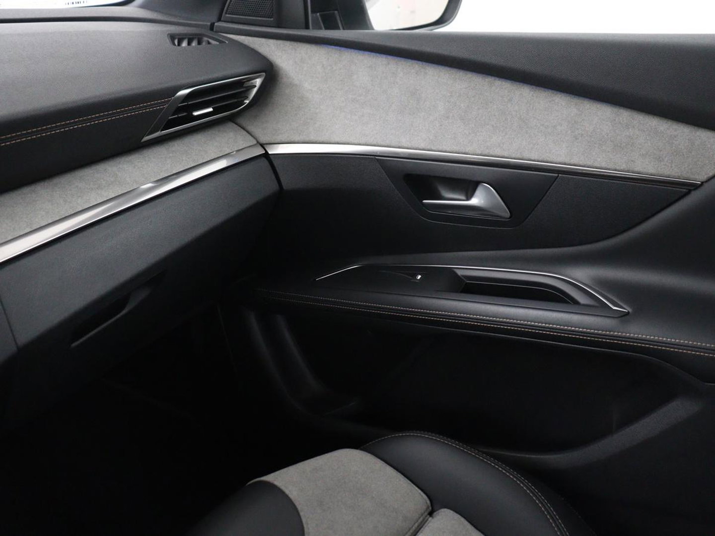 Peugeot 3008 1.6 HYbrid4 300 Première Pack | SOH 93,8% | Panoramadak | Leder/alacantara | Memory | Stoelverwarming | Carplay | 360 camera | Trekhaak | PHEV