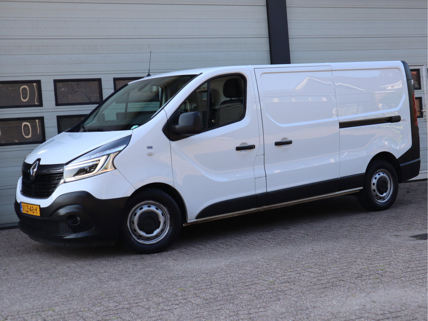 Renault Trafic 2.0 dCi 146pk Automaat Euro 6 - 2x Schuifdeur - Lang L2 - Airco - Camera
