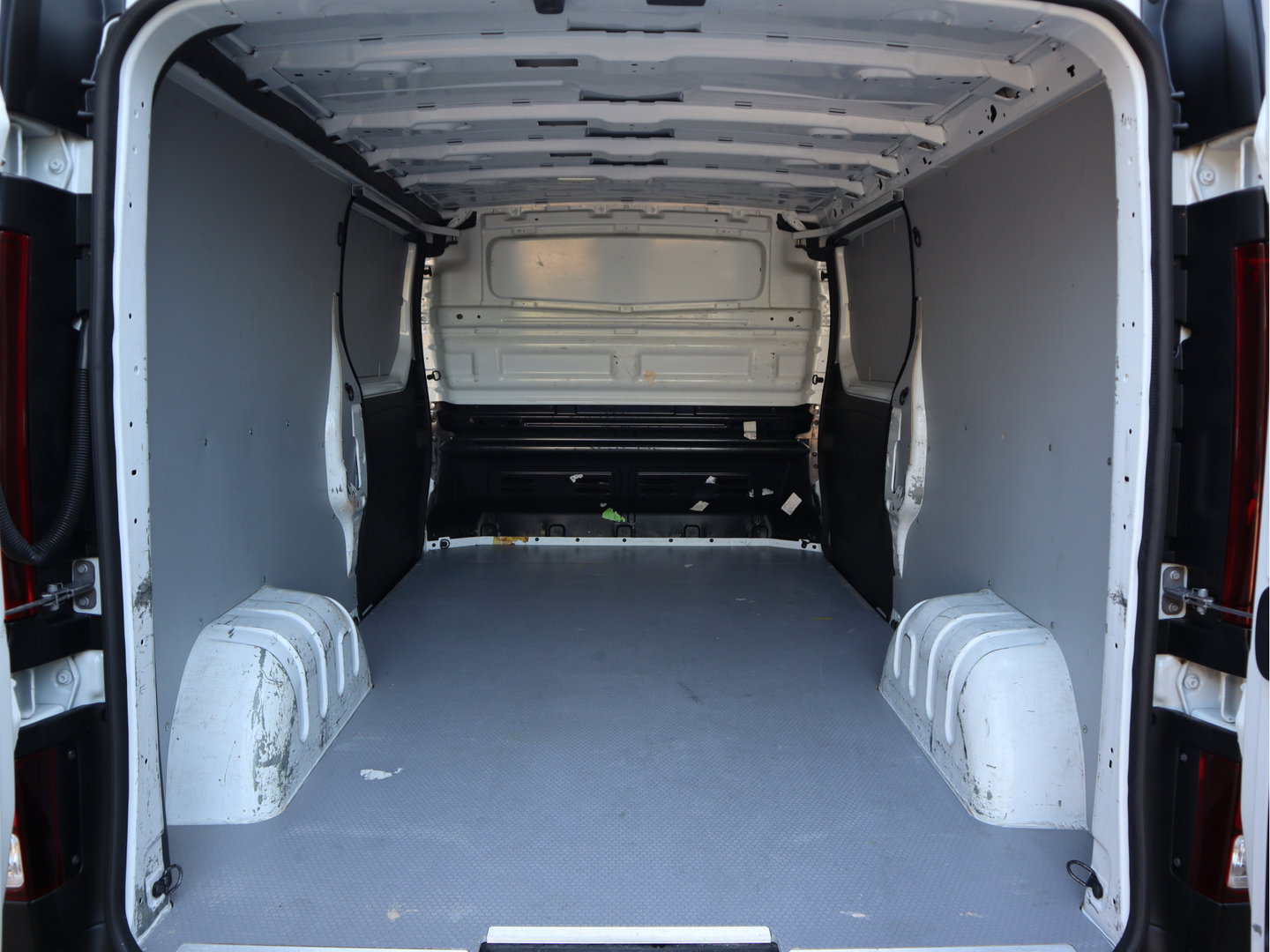 Renault Trafic 2.0 dCi 146pk Automaat Euro 6 - 2x Schuifdeur - Lang L2 - Airco - Camera