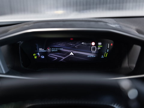 Peugeot e-2008 Peugeot E-2008 EV Active 50kWh l GT Line l SoH 96% l CAM. l 1ste eig. l NAV.l FULL OPTION l Als Nieuw