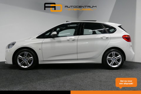 BMW 2 Serie Active Tourer 218i M Sport / Orig. Nederlands / Panoramadak / Elektr. verstelbare voorstoelen (links met memory) / Trekhaak (afneembaar) / Harman Kardon Sound System / Stoelverwarming / Lederen bekleding / HUD / Cruise Control / Navigatie / Elektr. achter