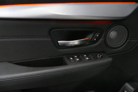 BMW 2 Serie Active Tourer 218i M Sport / Orig. Nederlands / Panoramadak / Elektr. verstelbare voorstoelen (links met memory) / Trekhaak (afneembaar) / Harman Kardon Sound System / Stoelverwarming / Lederen bekleding / HUD / Cruise Control / Navigatie / Elektr. achter