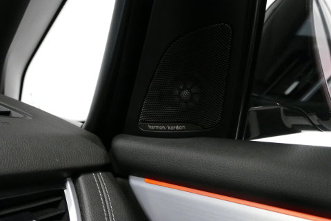 BMW 2 Serie Active Tourer 218i M Sport / Orig. Nederlands / Panoramadak / Elektr. verstelbare voorstoelen (links met memory) / Trekhaak (afneembaar) / Harman Kardon Sound System / Stoelverwarming / Lederen bekleding / HUD / Cruise Control / Navigatie / Elektr. achter