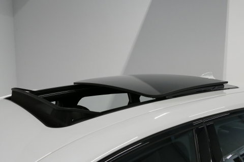 BMW 2 Serie Active Tourer 218i M Sport / Orig. Nederlands / Panoramadak / Elektr. verstelbare voorstoelen (links met memory) / Trekhaak (afneembaar) / Harman Kardon Sound System / Stoelverwarming / Lederen bekleding / HUD / Cruise Control / Navigatie / Elektr. achter